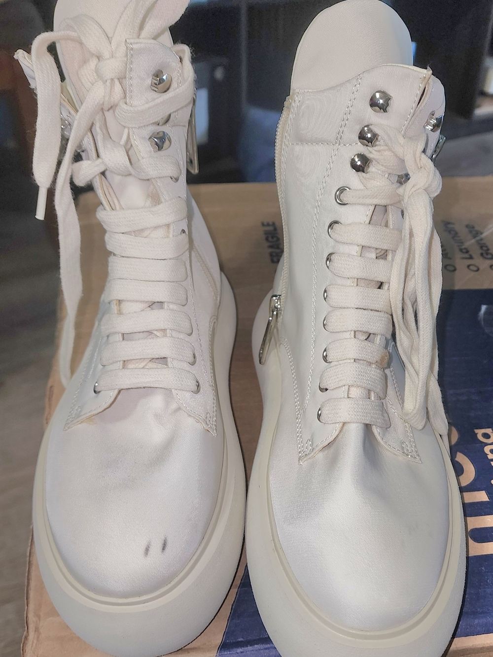 DKNY Women's Ivory High-Top Combat Boots with Silver Hardware Sz 7